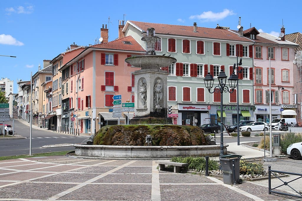 Voiron - fontaine de la place d’Armes