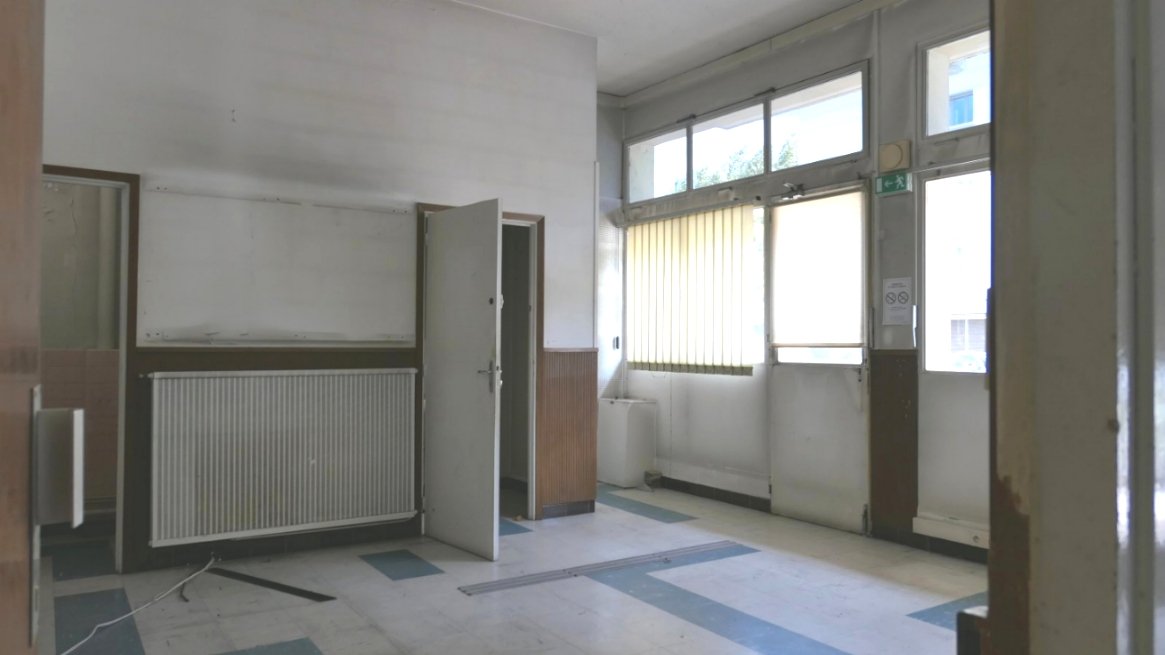 Local commercial de 60 m2 et un appartement de 26 m2