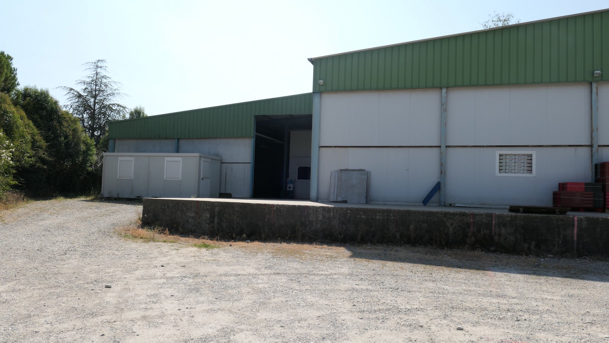 A LOUER - CHATEAUNEUF/ISERE - ENTREPOT - LOCAL DE 430 M2