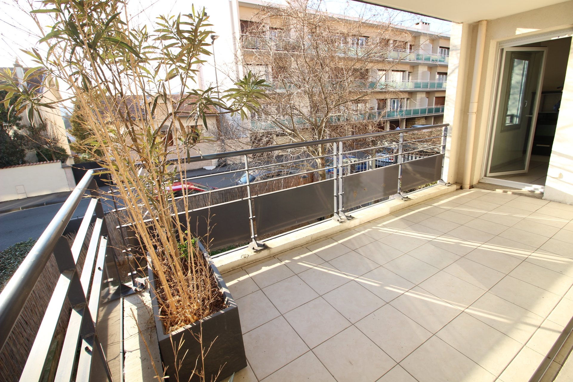 T4 de 84 m2 avec pièce de vie de 41 m2, 3 chambres, garage e