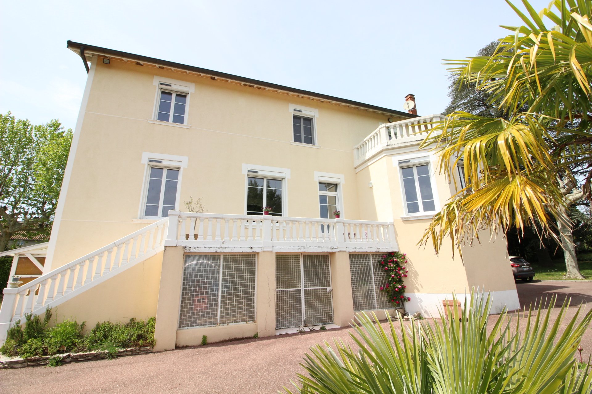 Maison bourgeoise 335 m2, 5 chambres sur 2 300 m2 sur Géniss