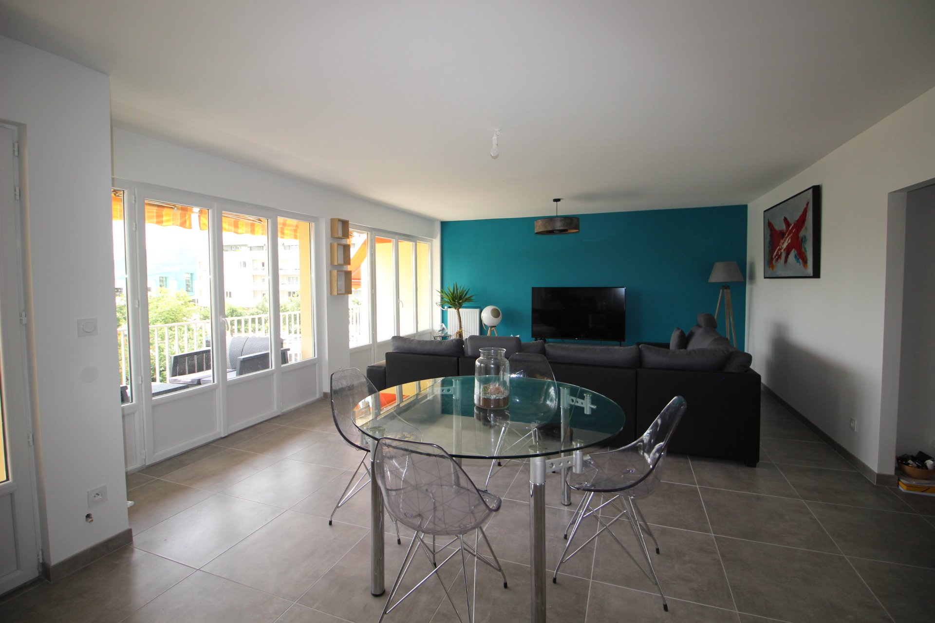 BOURG LES VALENCE - Grand appartement 104 m2, garage, place