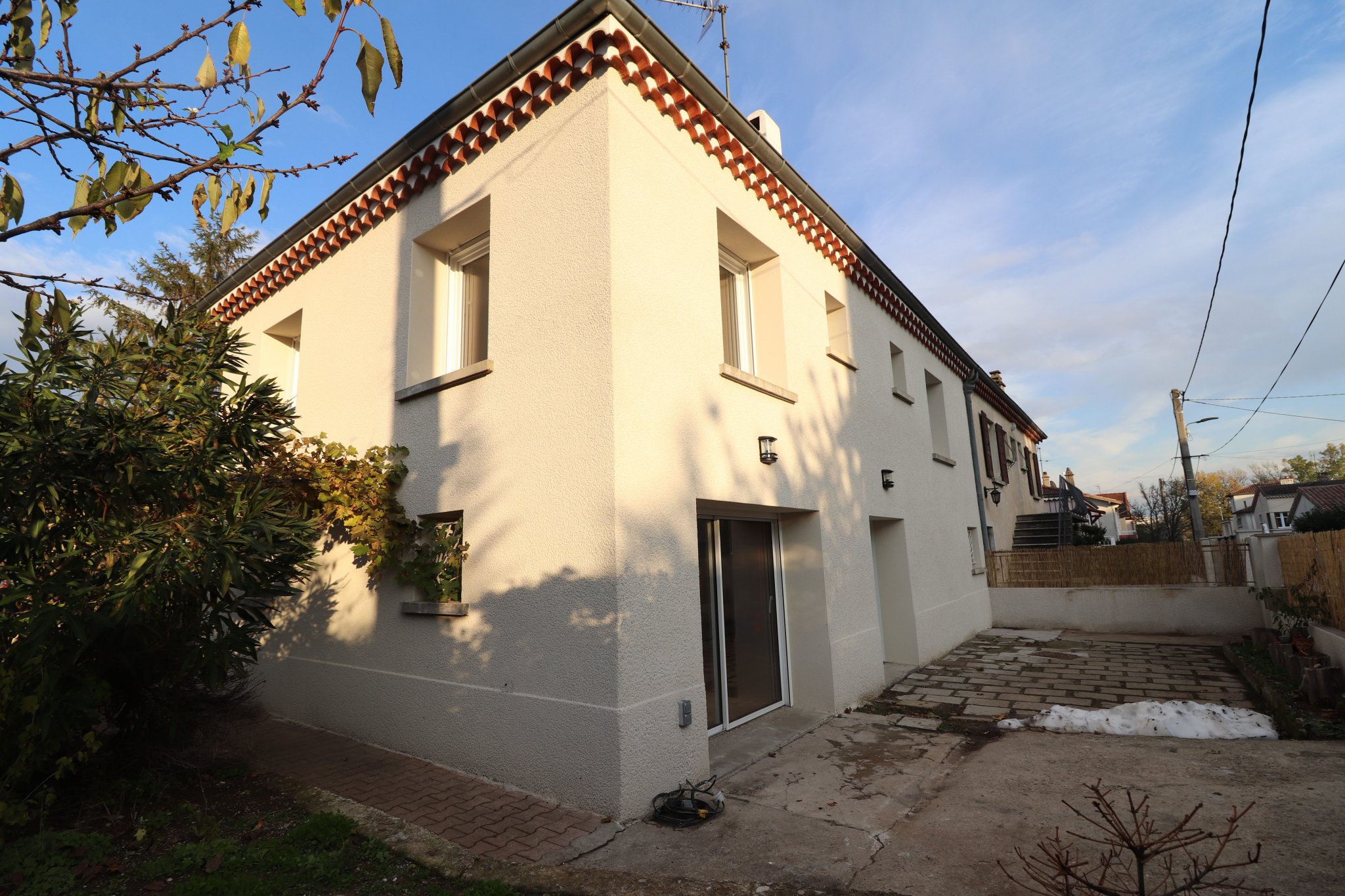 EXCLUSIVITE GUILHERAND GRANGES MAISON ENVIRON 100 M2 3 CHAMB