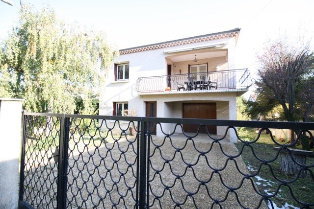 EXCLU, Située sur Tournon, villa avec 3 chambres et bureau,
